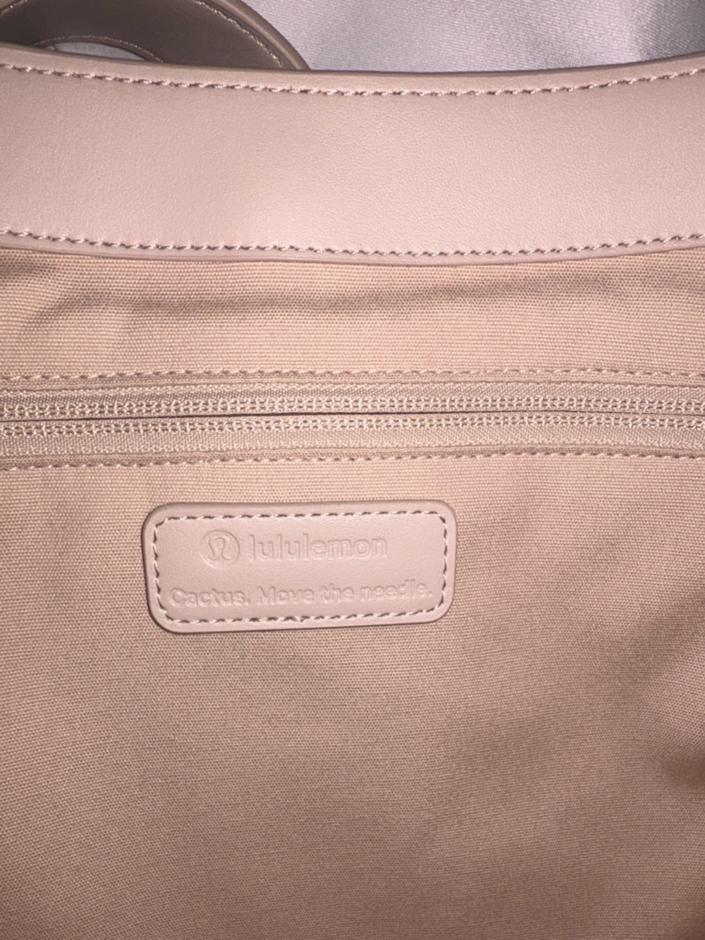 LARGE LULULEMON CLASSY SHOULDER BAG CASHEW FULL INCLUSION SHOP BAG, DUST BAG NWT - Picture 8 of 15